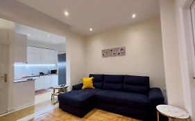 Spacious Luxury Apartment In Athens, Tan Efroniou